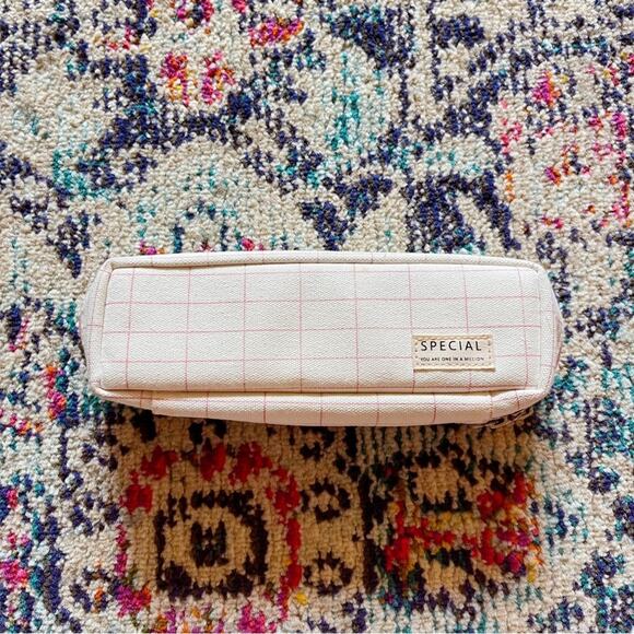 EASTHILL Aesthetic White & Pink Grid Pencil Case 🩷 - Picture 1 of 5